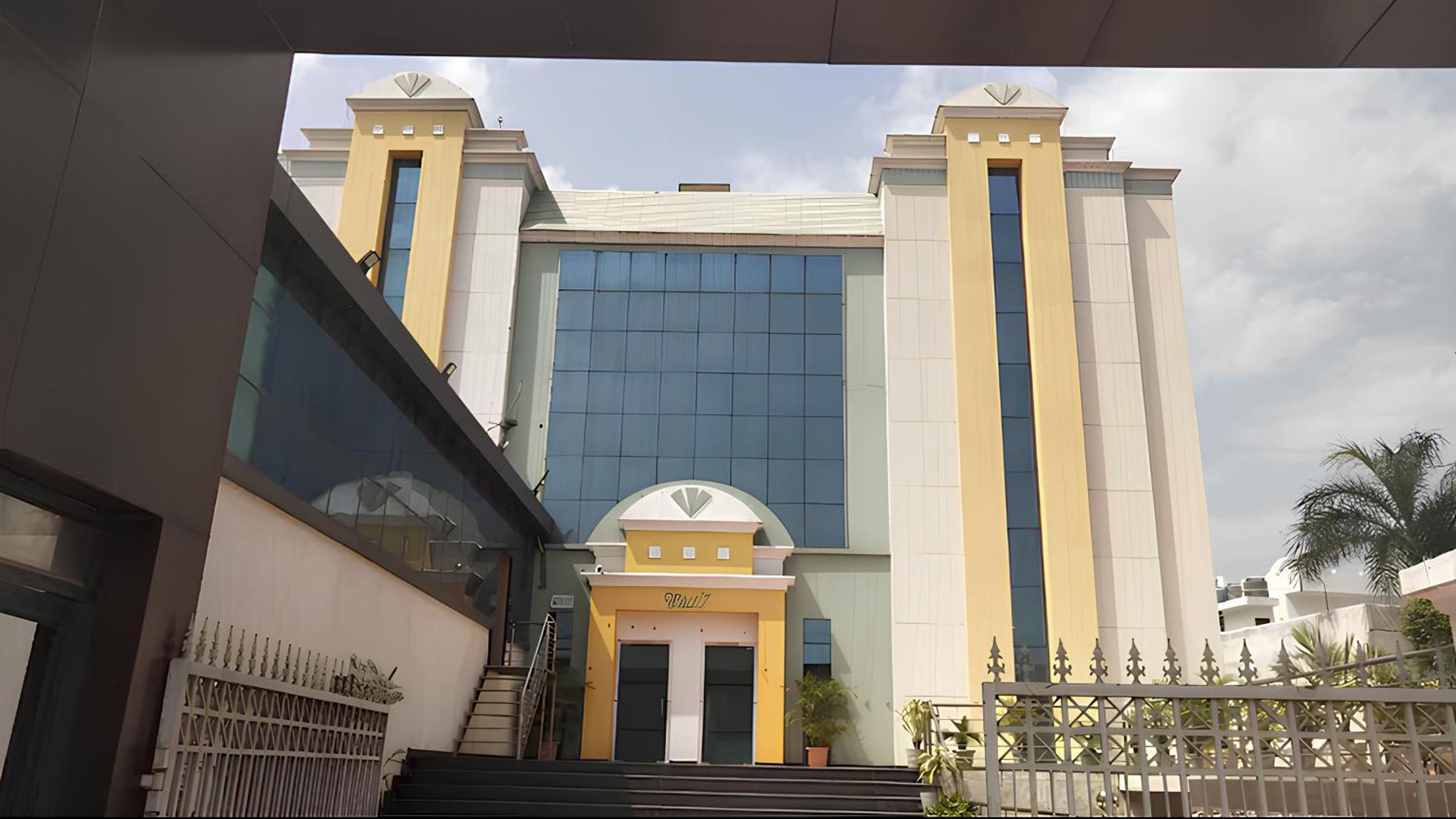 Club 7 Resort And Banquets Барелі Екстер'єр фото